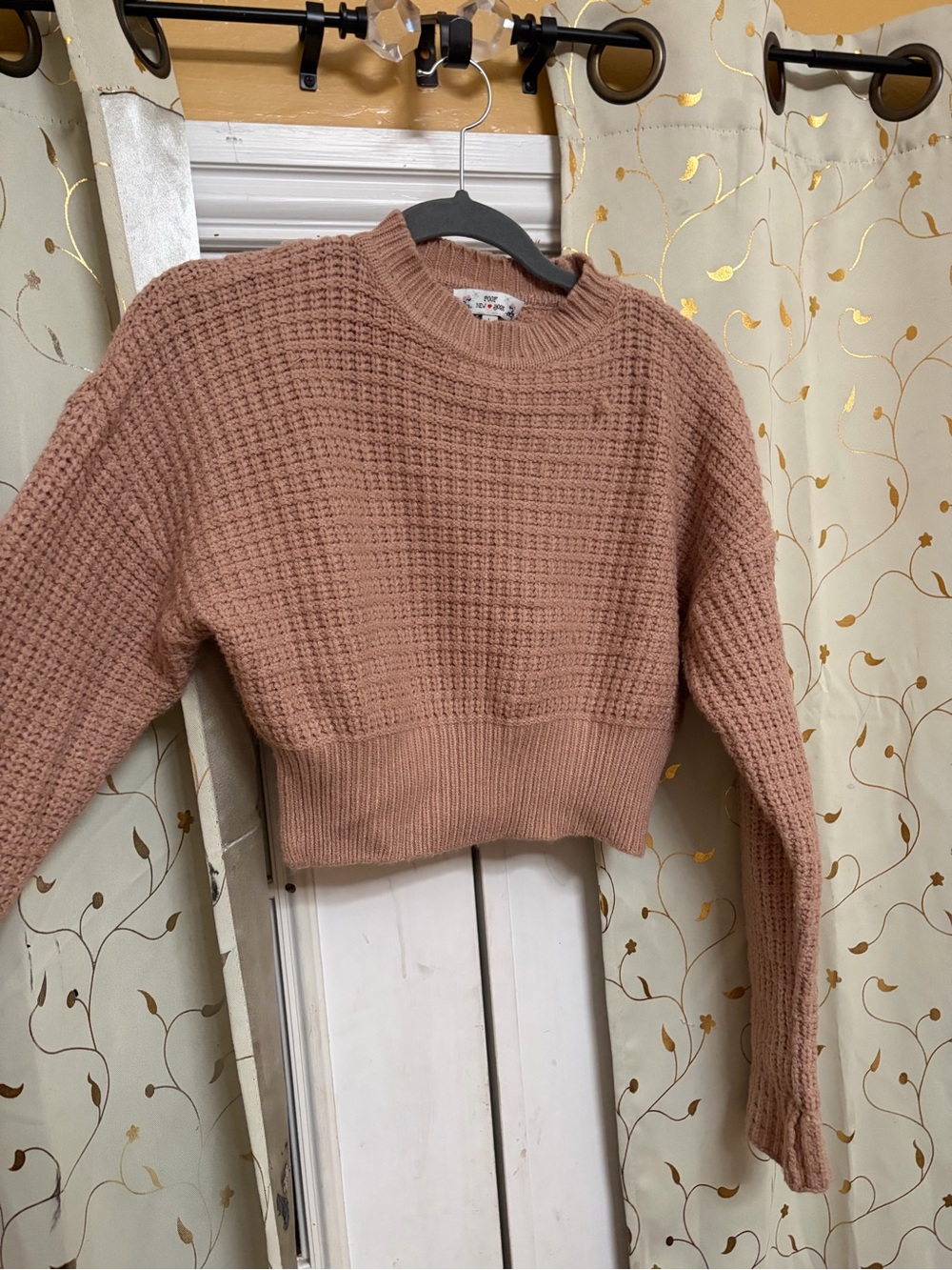 Knitted cropped sweater